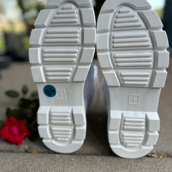 Dr. Martens Combs Platform Boot - Women's Size 10 Combs  Boot - Picture 17 of 17